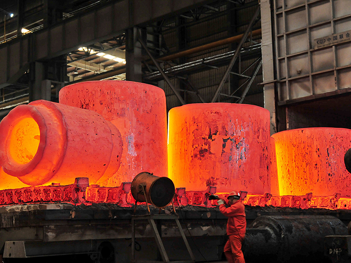 如何通过晶粒度控制解决精密接插件模具崩角问题？